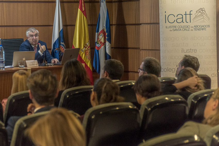 José Pérez Tirado, da una conferencia sobre Indemnizaciones  de víctimas de accidentes de tráfico en el Ilustre Colegio de Abogados de Tenerife  ICOATF